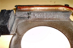 Der Kühlkörper vom Notebook ist komplett mit Staub zugesetzt und kühlt nicht mehr!